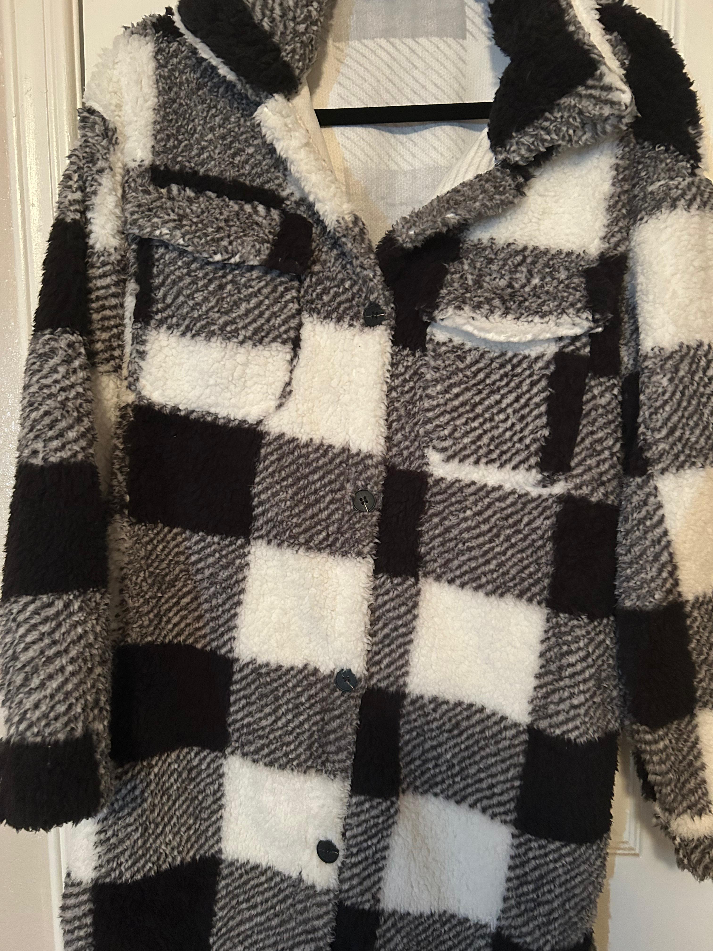 ✨ Stunning Black &amp; White Contrast Coat - Size L ✨