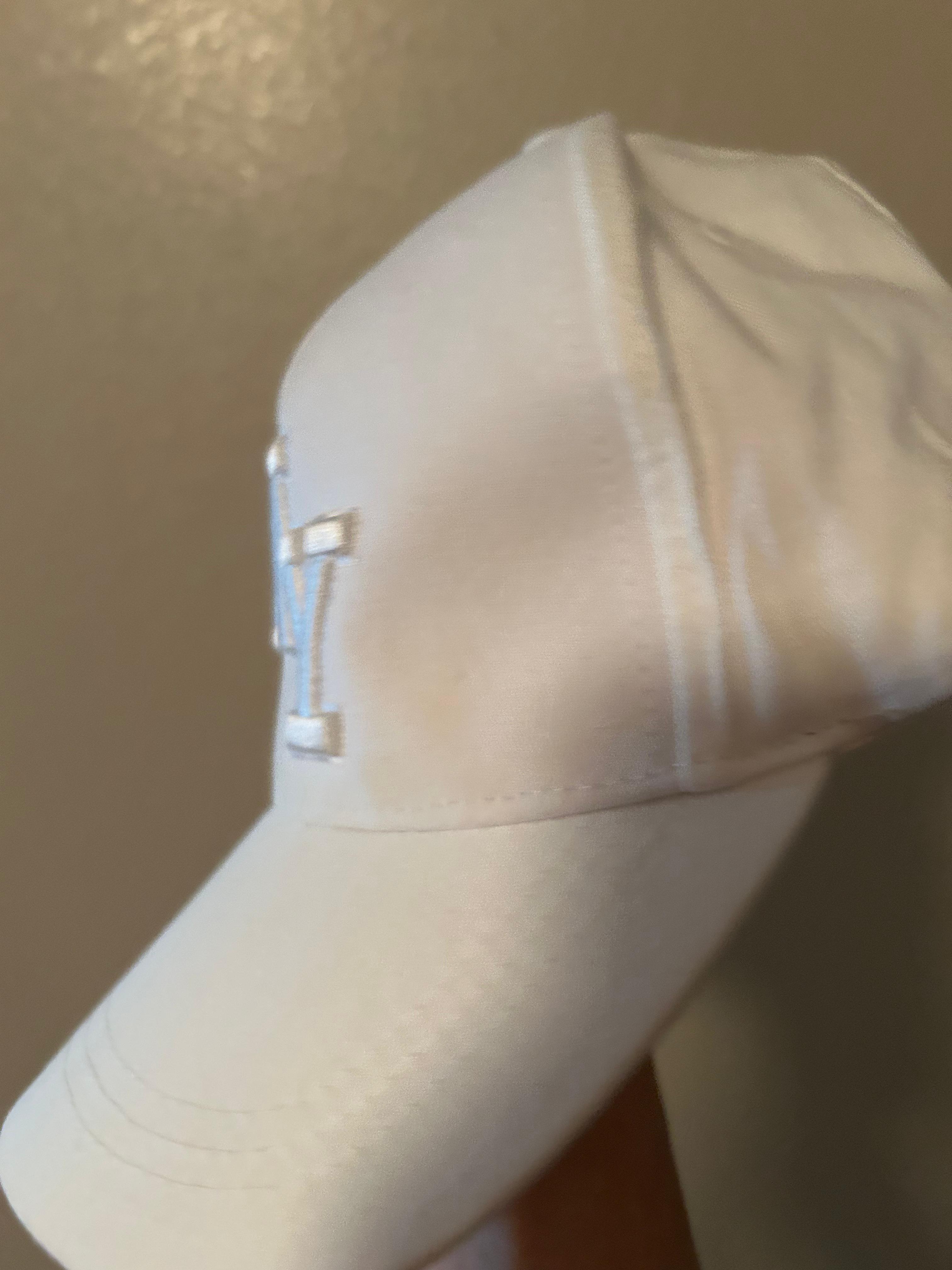 ⚾️ Authentic New York Yankees Classic White Cap ⚾️